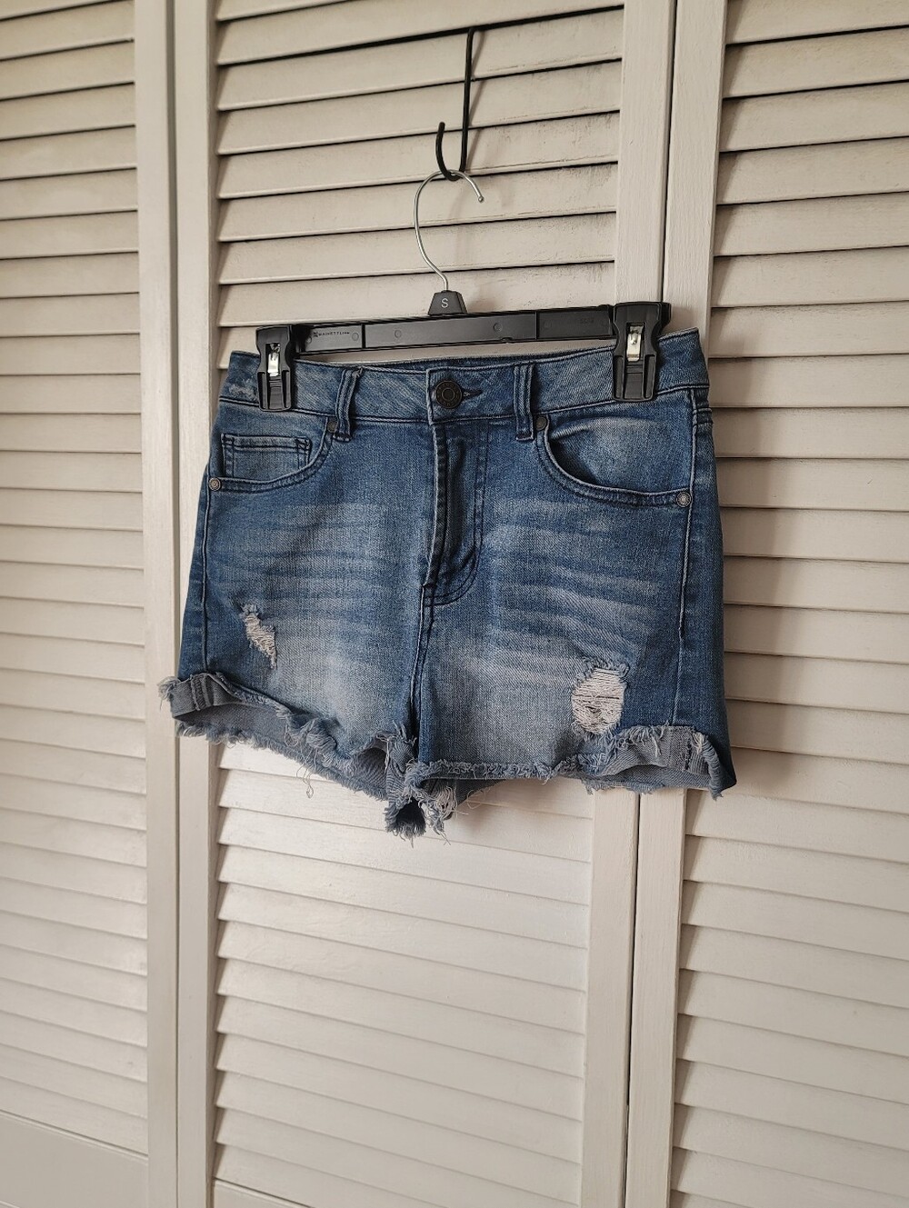REFUGE Ripped Jean Shorts, Size 2 - Picture 3 of 6